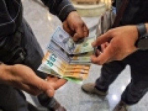 تهران-9-صرافی-به‌دلیل-خرید-و-فروش-غیرمجاز-ارز-پلمب-شدند