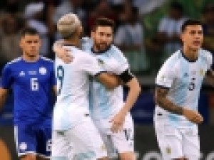 همبازی‌های-مسی-در-تیم-ملی-آرژانتین-کجا-توپ-می‌زنند-عکس