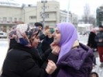 خانواده-ایرانی-مهارت‌های-آموزشی-برای-مأنوس-کردن-دختران-با-حجاب
