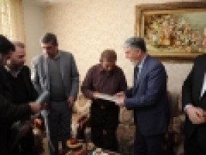 وزیر-فرهنگ-و-ارشاد-اسلامی-با-۲-هنرمند-همدانی-دیدار-کرد