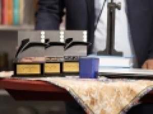 «هفتاد-کشیش-یخی»-کتاب-سال-شعر-خبرنگاران-ایران-شد