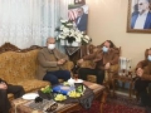 حضور-واعظی-و-ربیعی-در-منزل-شهید-فخری‌زاده-به-نمایندگی-از-روحانی