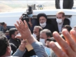 بازدید-رئیس-جمهور-از-منطقه-زلزله-زده-سی-سخت