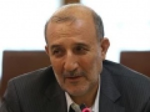 اکبریان-با-پُز-اروپایی-و-جیب-آفریقایی-نمی‌توان-به-صنعت-و-تولید-نگاه-کرد