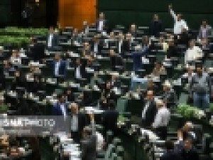 جنجال-در-مجلس-«پژمان‌فر»،-«لاریجانی»-را-دیکتاتور-خطاب-کرد