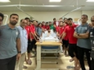 عیادت-اعضای-تیم-ملی-فوتبال-ساحلی-از-ملی‌پوش-مصدوم