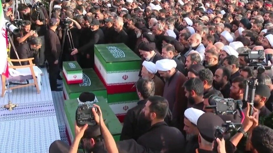 اقامه نماز بر پیکر رهبر شهید در قم به امامت آیت الله جوادی آملی